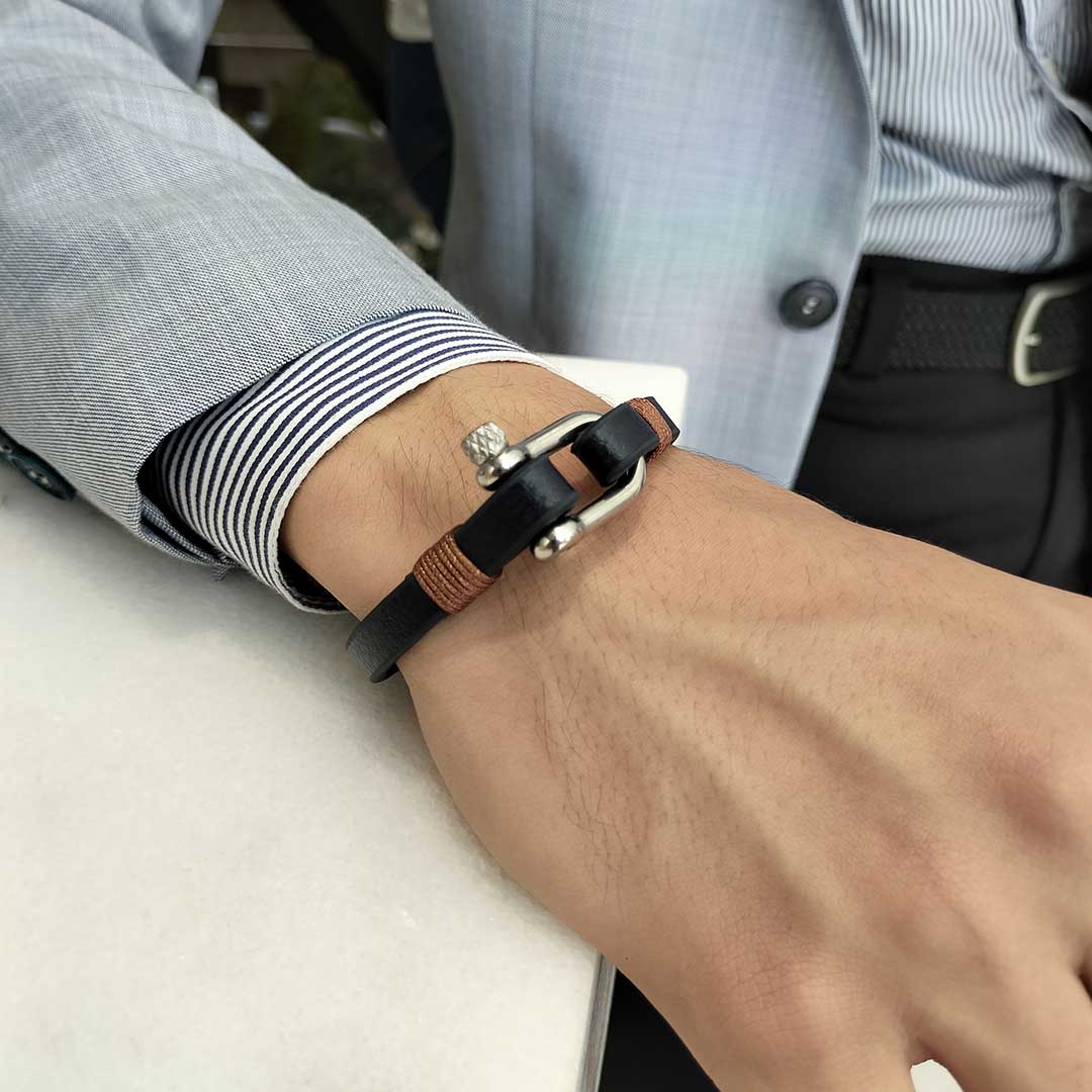 Pulsera En Cuero Jon Sonen Hombre Negro - JON SONEN COLOMBIA